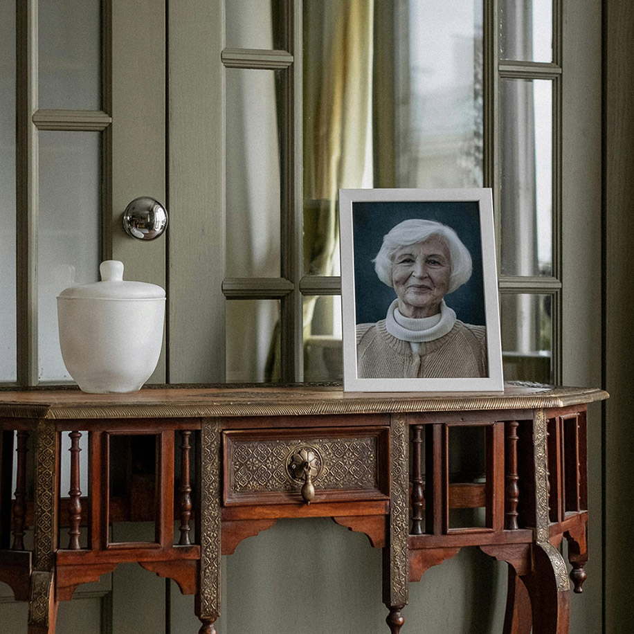 urn memorial at home